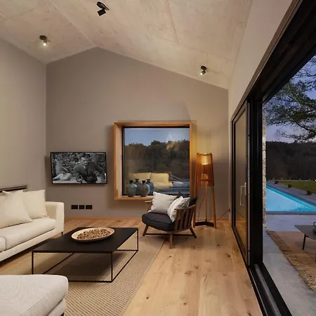 Villa Ulmus Near Motovun For 6 People With Heated Pool & Jacuzzi Karojba