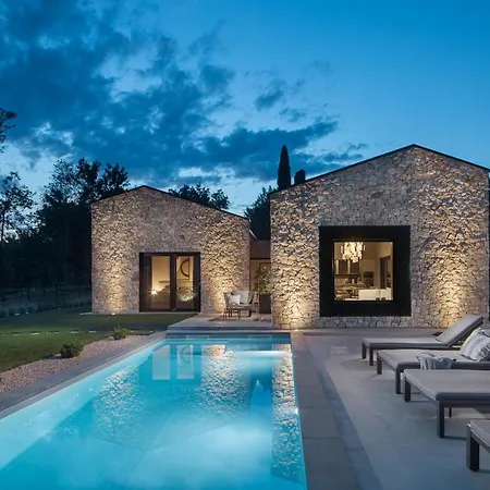 Ulmus Near Motovun For 6 People With Heated Pool & Jacuzzi Karojba