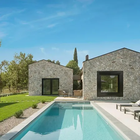 Ulmus Near Motovun For 6 People With Heated Pool & Jacuzzi