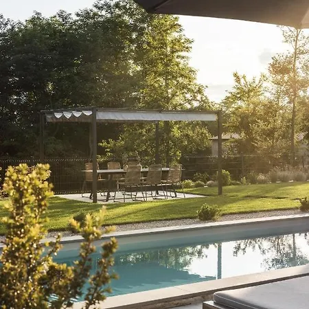 Villa Ulmus Near Motovun For 6 People With Heated Pool & Jacuzzi