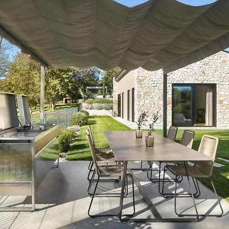 Ulmus Near Motovun For 6 People With Heated Pool & Jacuzzi Karojba