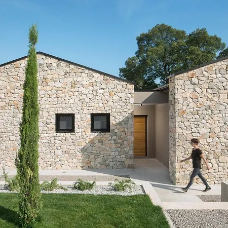 Ulmus Near Motovun For 6 People With Heated Pool & Jacuzzi Karojba