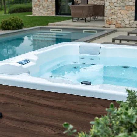 Вилла Ulmus Near Motovun For 6 People With Heated Pool & Jacuzzi Karojba