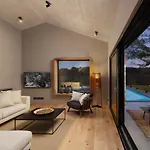 فيلة Ulmus Near Motovun For 6 People With Heated Pool & Jacuzzi Karojba
