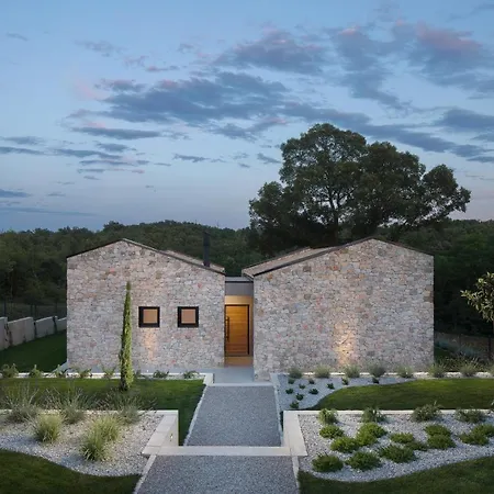 فيلة Ulmus Near Motovun For 6 People With Heated Pool & Jacuzzi