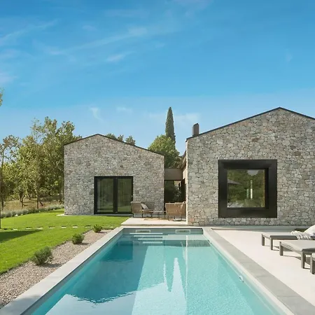 Ulmus Near Motovun For 6 People With Heated Pool & Jacuzzi