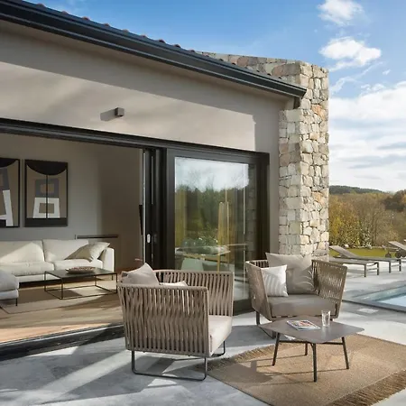 Ulmus Near Motovun For 6 People With Heated Pool & Jacuzzi فيلة Karojba