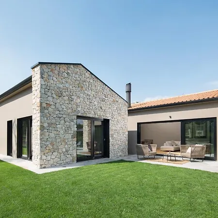 فيلة Ulmus Near Motovun For 6 People With Heated Pool & Jacuzzi